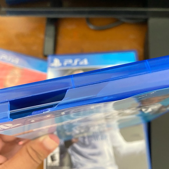 PS4 - Picture 6 of 14